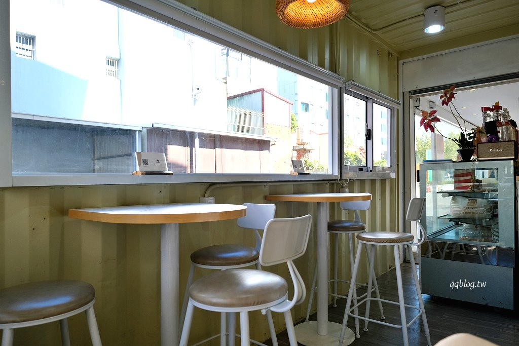 彰化︱浮生咖啡 Floathing Cafe．純白色貨櫃屋咖啡館，特調咖啡好喝 @QQ的懶骨頭