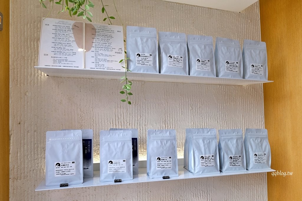 彰化︱浮生咖啡 Floathing Cafe．純白色貨櫃屋咖啡館，特調咖啡好喝 @QQ的懶骨頭