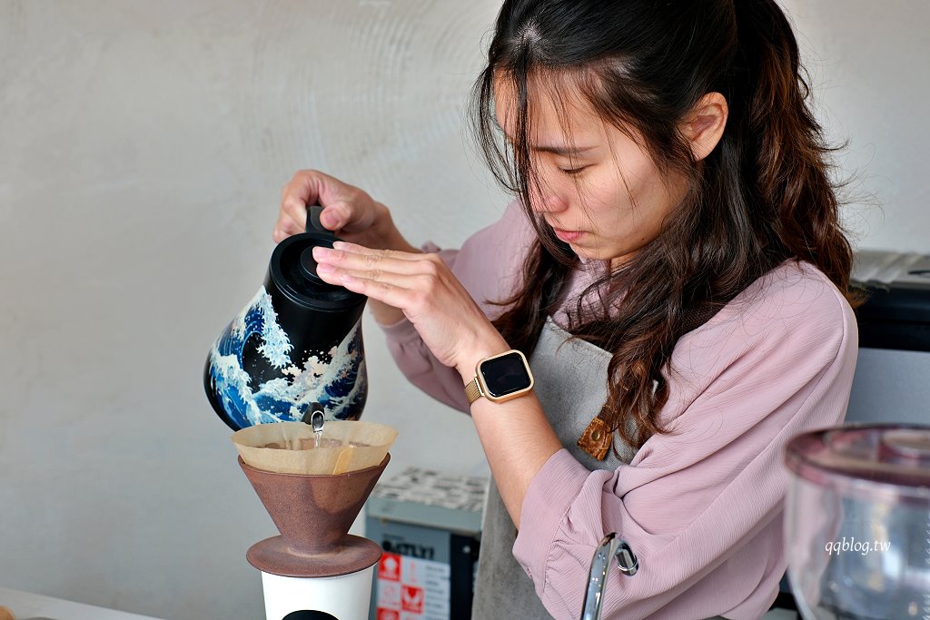 彰化︱浮生咖啡 Floathing Cafe．純白色貨櫃屋咖啡館，特調咖啡好喝 @QQ的懶骨頭