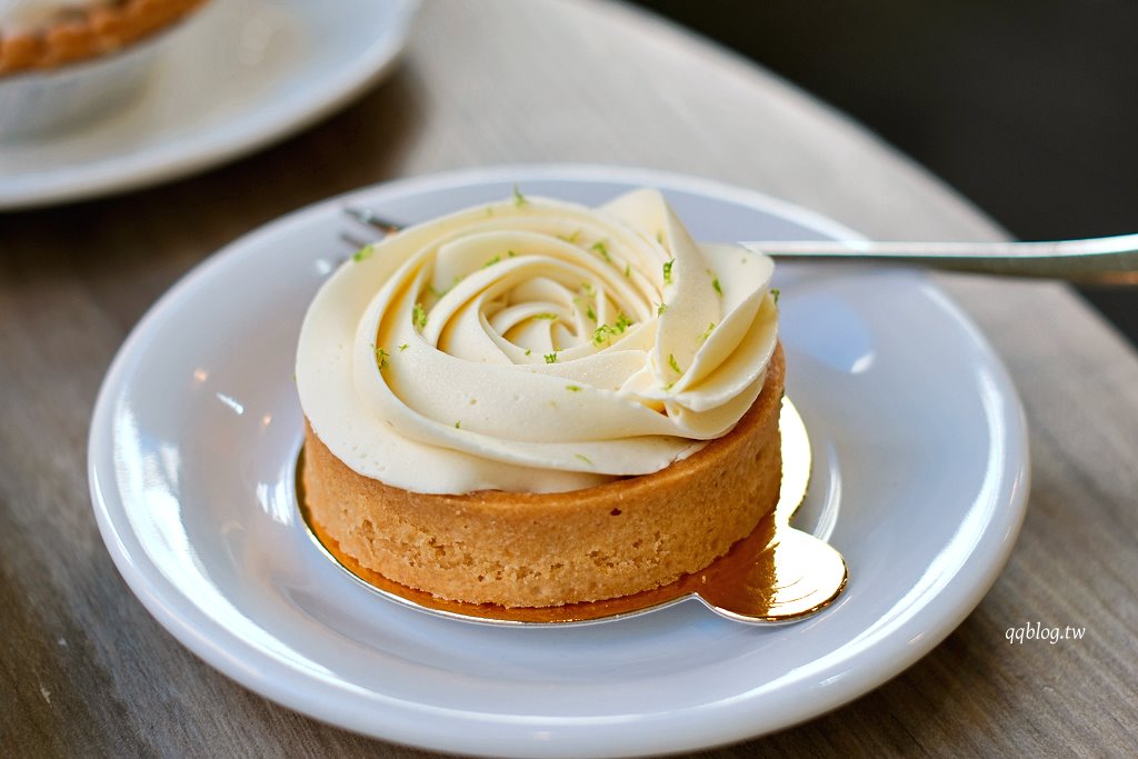 彰化︱浮生咖啡 Floathing Cafe．純白色貨櫃屋咖啡館，特調咖啡好喝 @QQ的懶骨頭