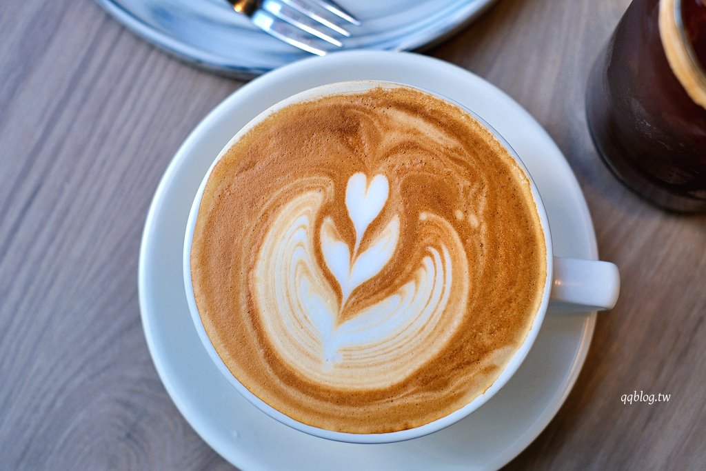 彰化︱浮生咖啡 Floathing Cafe．純白色貨櫃屋咖啡館，特調咖啡好喝 @QQ的懶骨頭