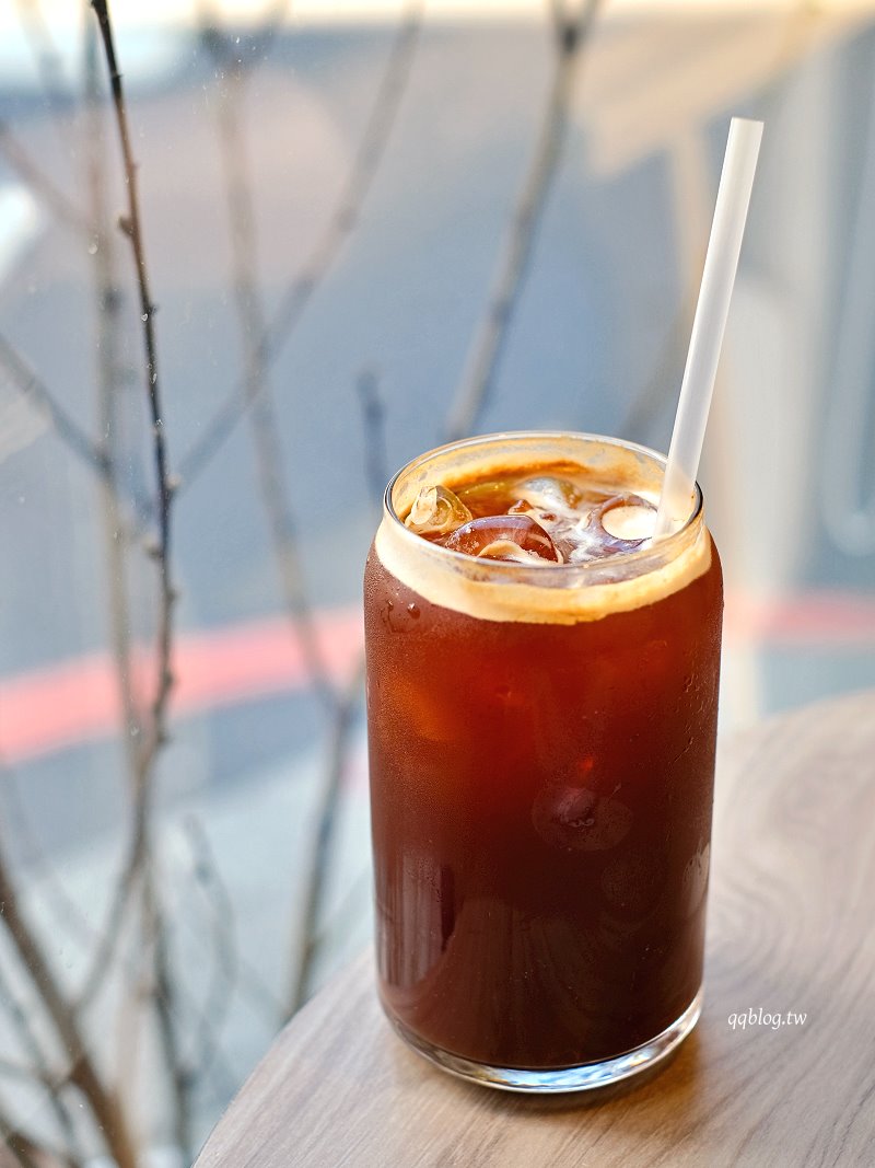 彰化︱浮生咖啡 Floathing Cafe．純白色貨櫃屋咖啡館，特調咖啡好喝 @QQ的懶骨頭