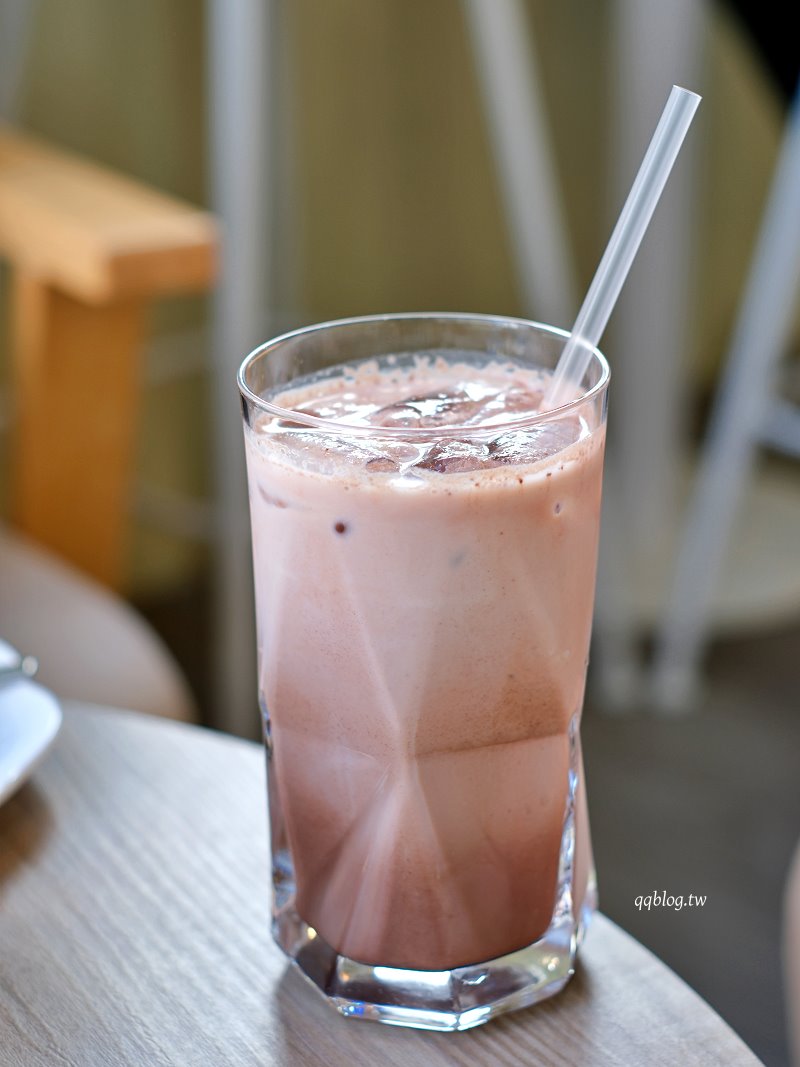 彰化︱浮生咖啡 Floathing Cafe．純白色貨櫃屋咖啡館，特調咖啡好喝 @QQ的懶骨頭