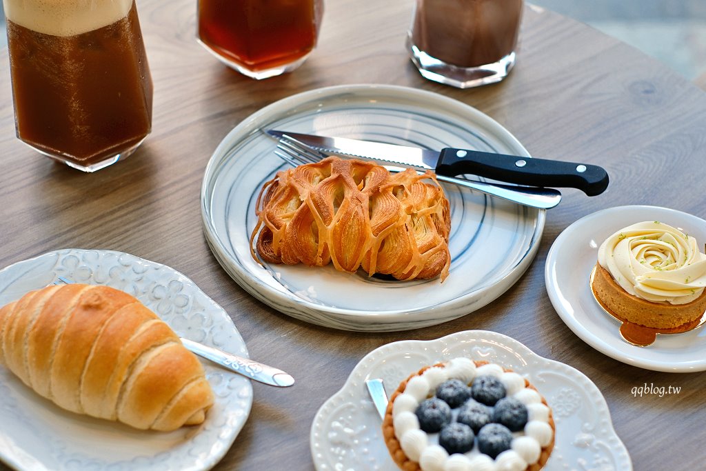 彰化︱浮生咖啡 Floathing Cafe．純白色貨櫃屋咖啡館，特調咖啡好喝 @QQ的懶骨頭