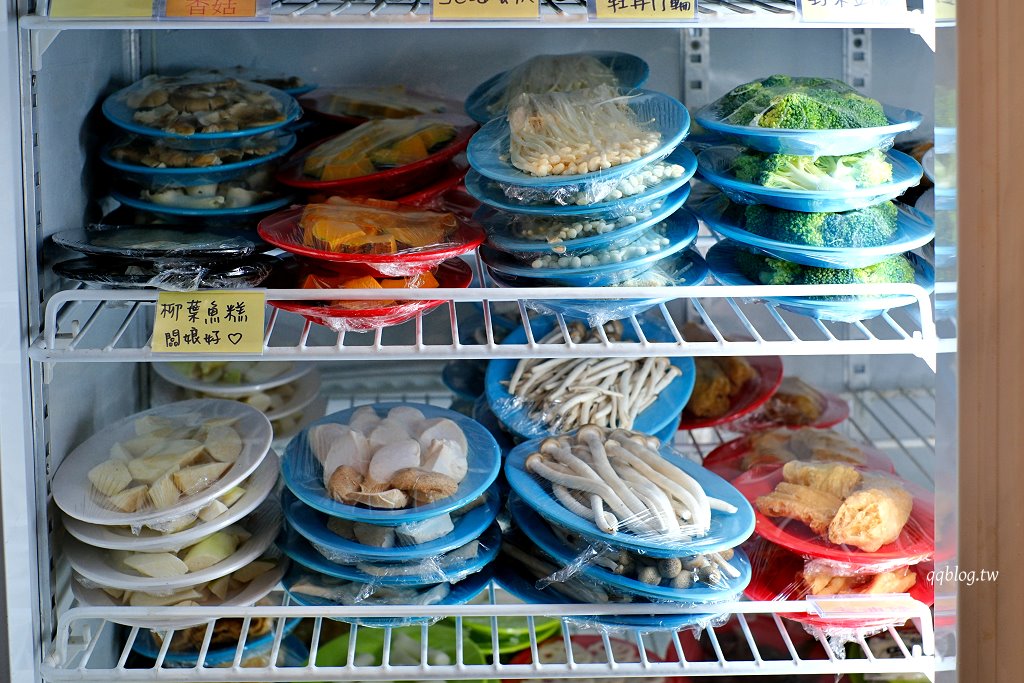 台中北屯︱食藝石頭火鍋 水湳店．傳統現炒火鍋，環境有著濃濃的復古情懷 @QQ的懶骨頭