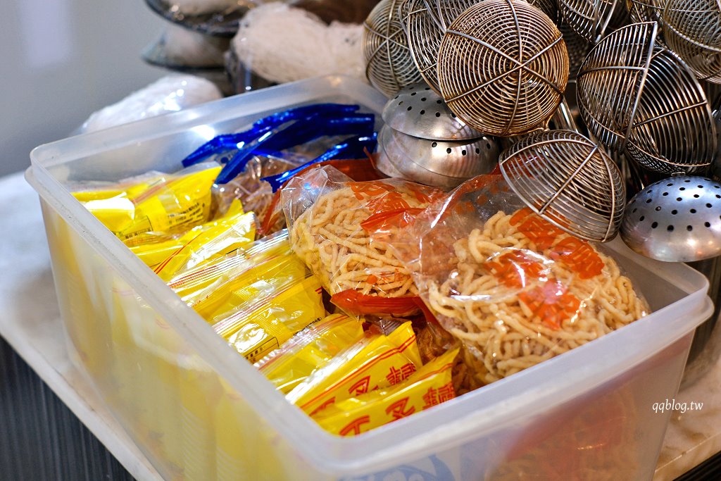 台中北屯︱食藝石頭火鍋 水湳店．傳統現炒火鍋，環境有著濃濃的復古情懷 @QQ的懶骨頭