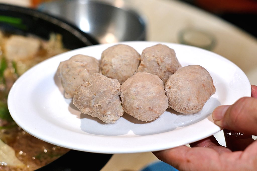 台中北屯︱食藝石頭火鍋 水湳店．傳統現炒火鍋，環境有著濃濃的復古情懷 @QQ的懶骨頭