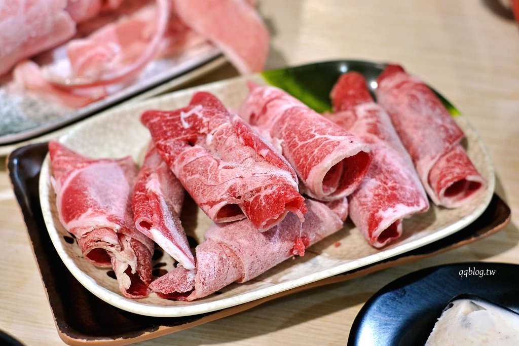 台中北屯︱食藝石頭火鍋 水湳店．傳統現炒火鍋，環境有著濃濃的復古情懷 @QQ的懶骨頭