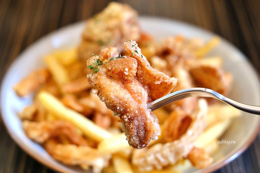 高雄前金︱夯漫廚房 HunMan Kitchen．巷子裡的美味小店，份量十足價格親民 @QQ的懶骨頭