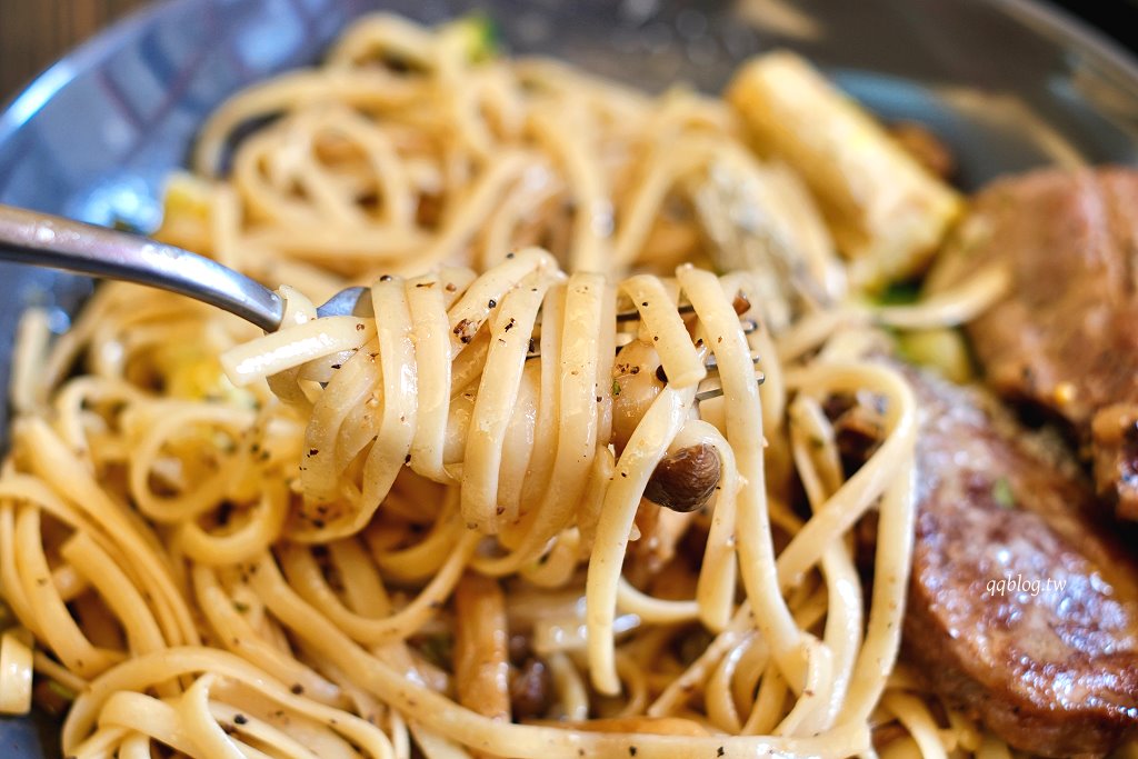 高雄前金︱夯漫廚房 HunMan Kitchen.巷子裡的美味小店,份量十足價格親民 @QQ的懶骨頭 高雄前金︱夯漫廚房 HunMan Kitchen.巷子裡的美味小店,份量十足價格親民 @QQ的懶骨頭