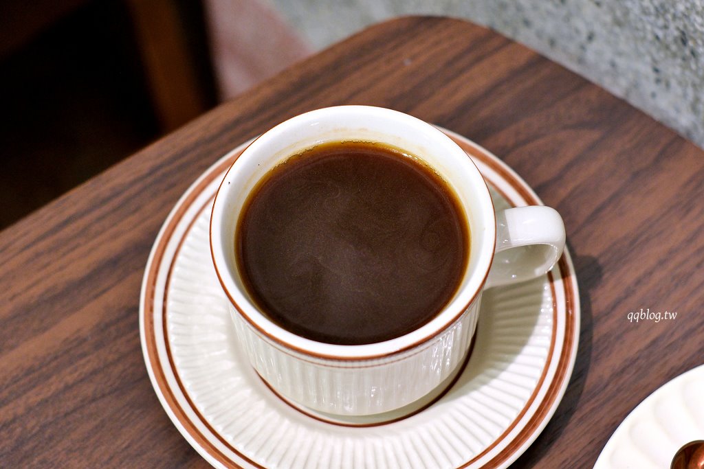 高雄前金︱晴。晨甜點咖啡．結合選物店的老宅甜點咖啡 @QQ的懶骨頭