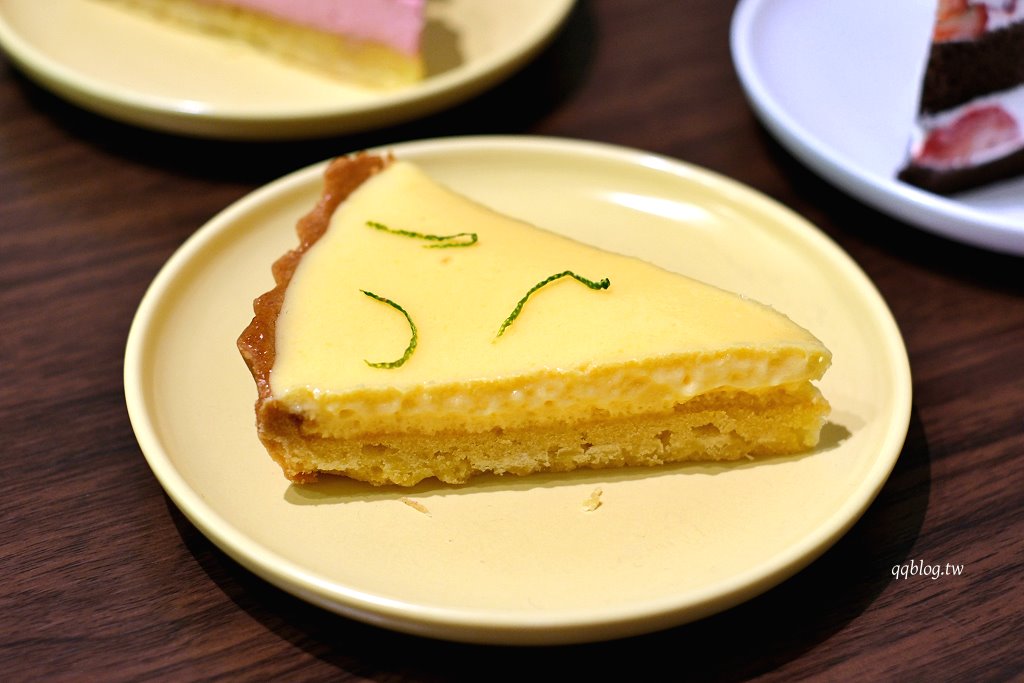 高雄前金︱晴。晨甜點咖啡．結合選物店的老宅甜點咖啡 @QQ的懶骨頭