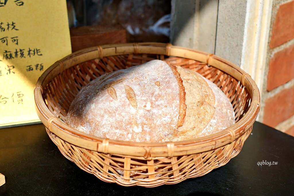台中大肚︱一斤面包．大肚山上三合院裡的麵包香，一個星期只營業五、六、日 @QQ的懶骨頭