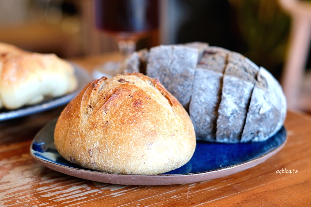 台中大肚︱一斤面包．大肚山上三合院裡的麵包香，一個星期只營業五、六、日 @QQ的懶骨頭