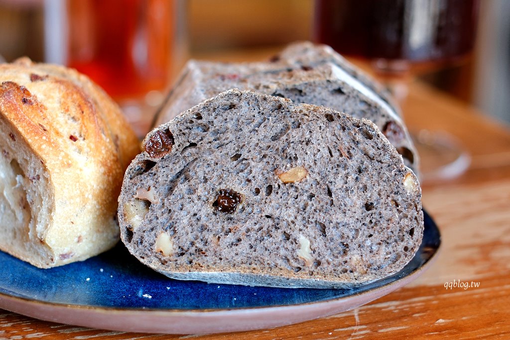 台中大肚︱一斤面包．大肚山上三合院裡的麵包香，一個星期只營業五、六、日 @QQ的懶骨頭