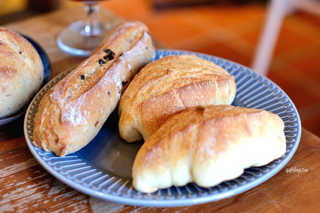 台中大肚︱一斤面包．大肚山上三合院裡的麵包香，一個星期只營業五、六、日 @QQ的懶骨頭