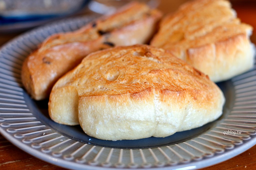 台中大肚︱一斤面包．大肚山上三合院裡的麵包香，一個星期只營業五、六、日 @QQ的懶骨頭