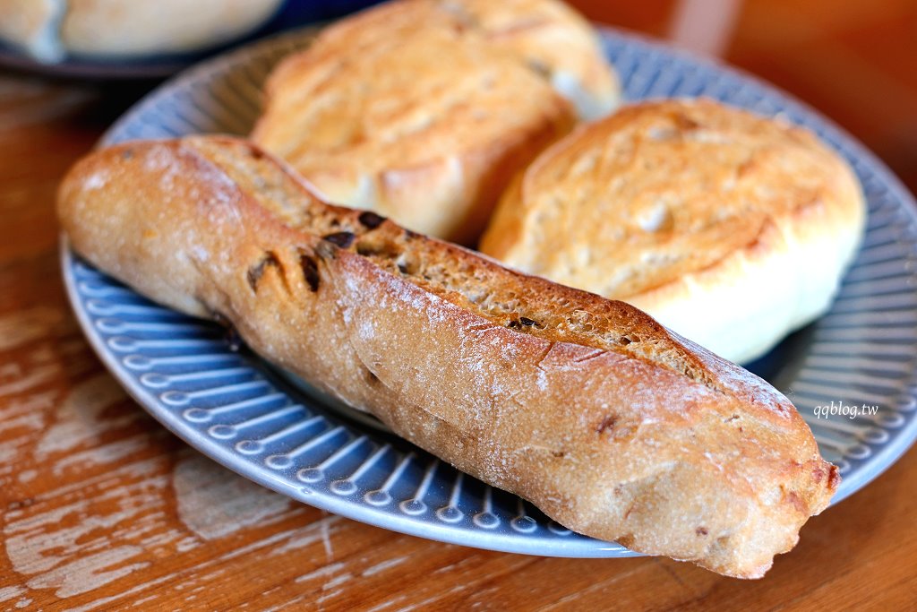 台中大肚︱一斤面包．大肚山上三合院裡的麵包香，一個星期只營業五、六、日 @QQ的懶骨頭