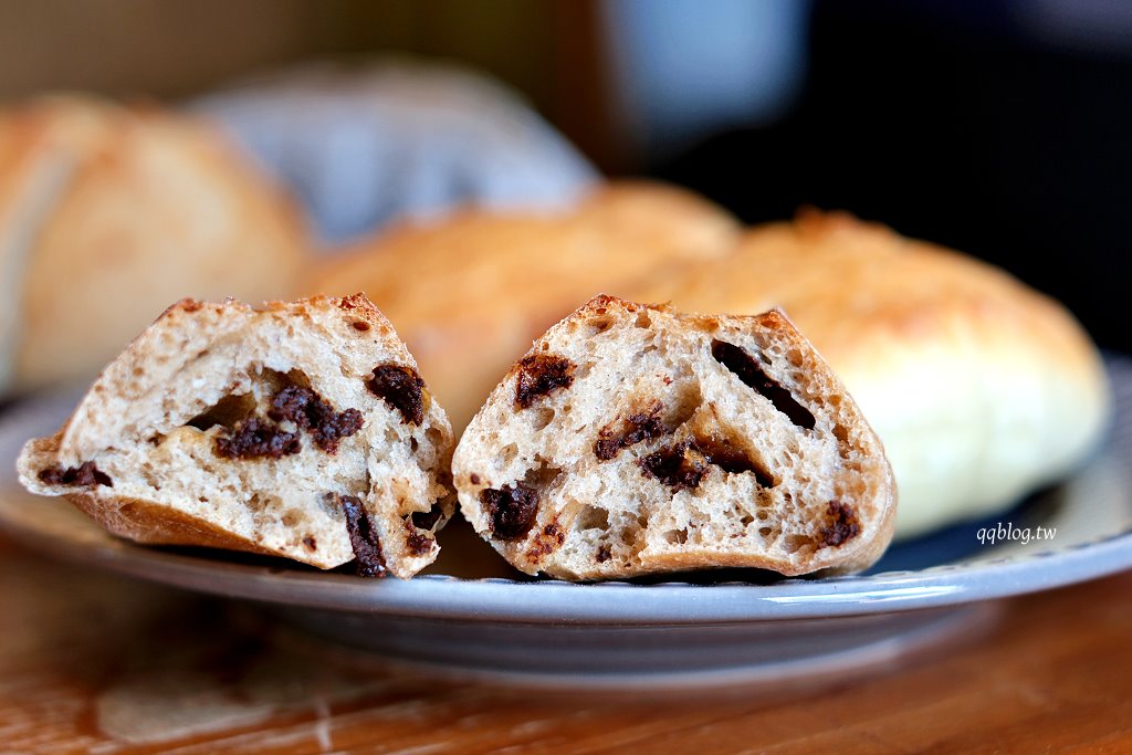 台中大肚︱一斤面包．大肚山上三合院裡的麵包香，一個星期只營業五、六、日 @QQ的懶骨頭