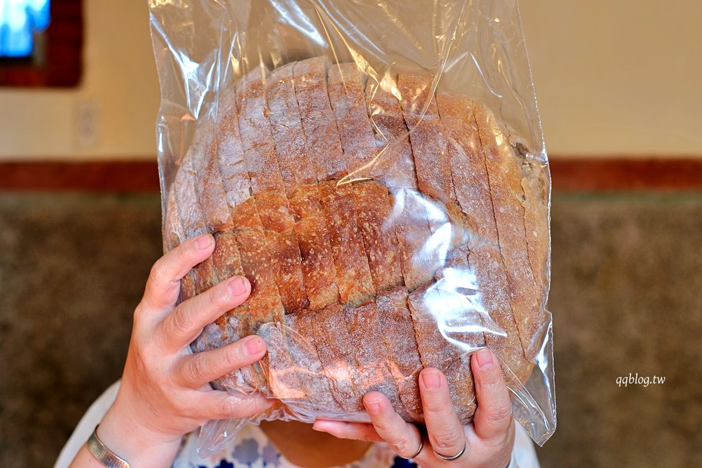台中大肚︱一斤面包．大肚山上三合院裡的麵包香，一個星期只營業五、六、日 @QQ的懶骨頭