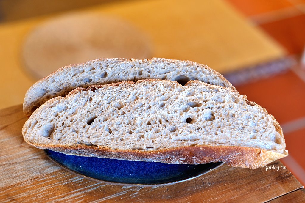 台中大肚︱一斤面包．大肚山上三合院裡的麵包香，一個星期只營業五、六、日 @QQ的懶骨頭