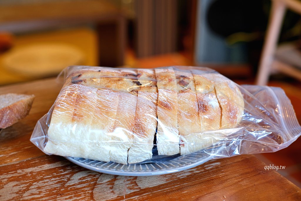 台中大肚︱一斤面包．大肚山上三合院裡的麵包香，一個星期只營業五、六、日 @QQ的懶骨頭