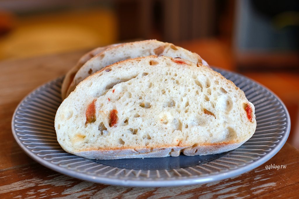 台中大肚︱一斤面包．大肚山上三合院裡的麵包香，一個星期只營業五、六、日 @QQ的懶骨頭
