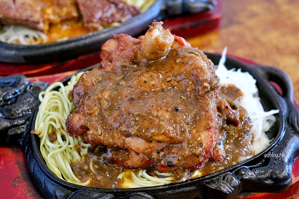 彰化︱慶豐牛排專賣店．飄香40餘年台式牛排館，全天候營業，不管什麼時候都在排隊 @QQ的懶骨頭