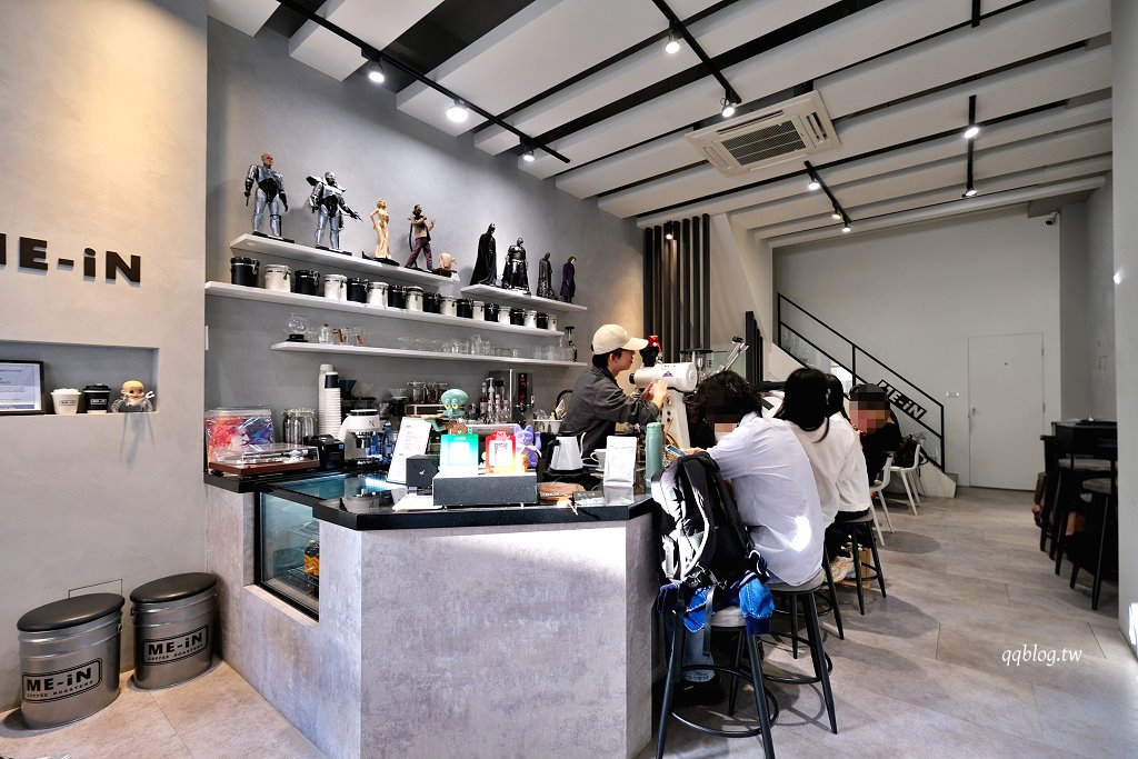 台中大甲︱ME-iN Coffee Roasters 米伊咖啡 ．大甲質感咖啡館，招牌水果千層捲必點 @QQ的懶骨頭
