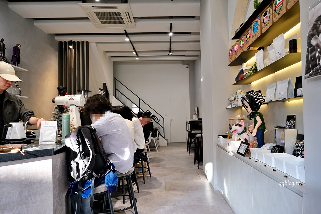 台中大甲︱ME-iN Coffee Roasters 米伊咖啡 ．大甲質感咖啡館，招牌水果千層捲必點 @QQ的懶骨頭