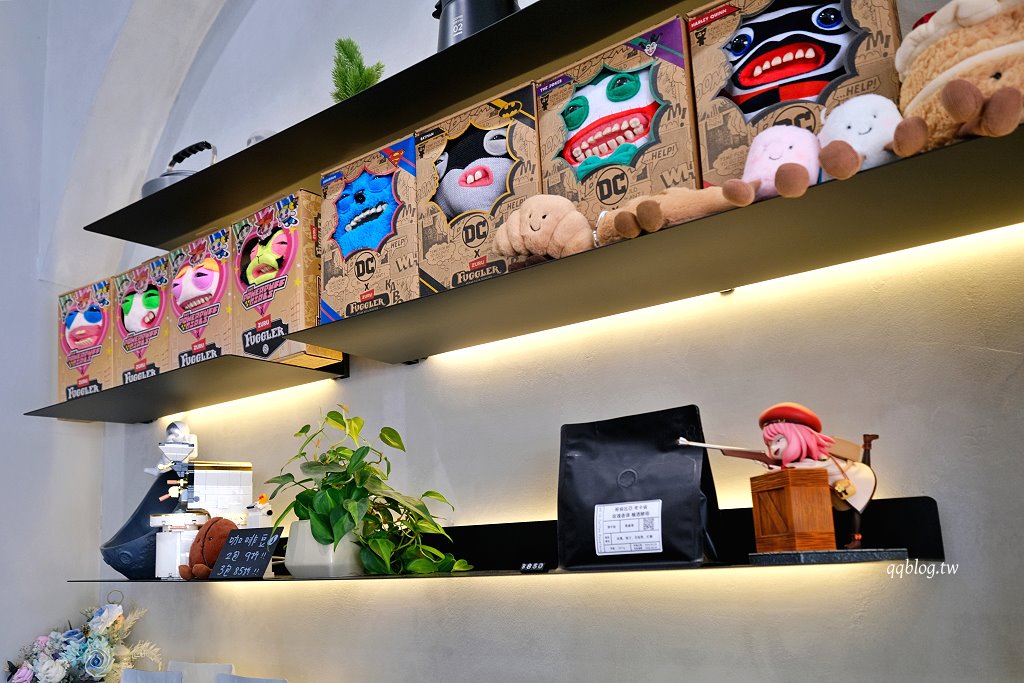 台中大甲︱ME-iN Coffee Roasters 米伊咖啡 ．大甲質感咖啡館，招牌水果千層捲必點 @QQ的懶骨頭
