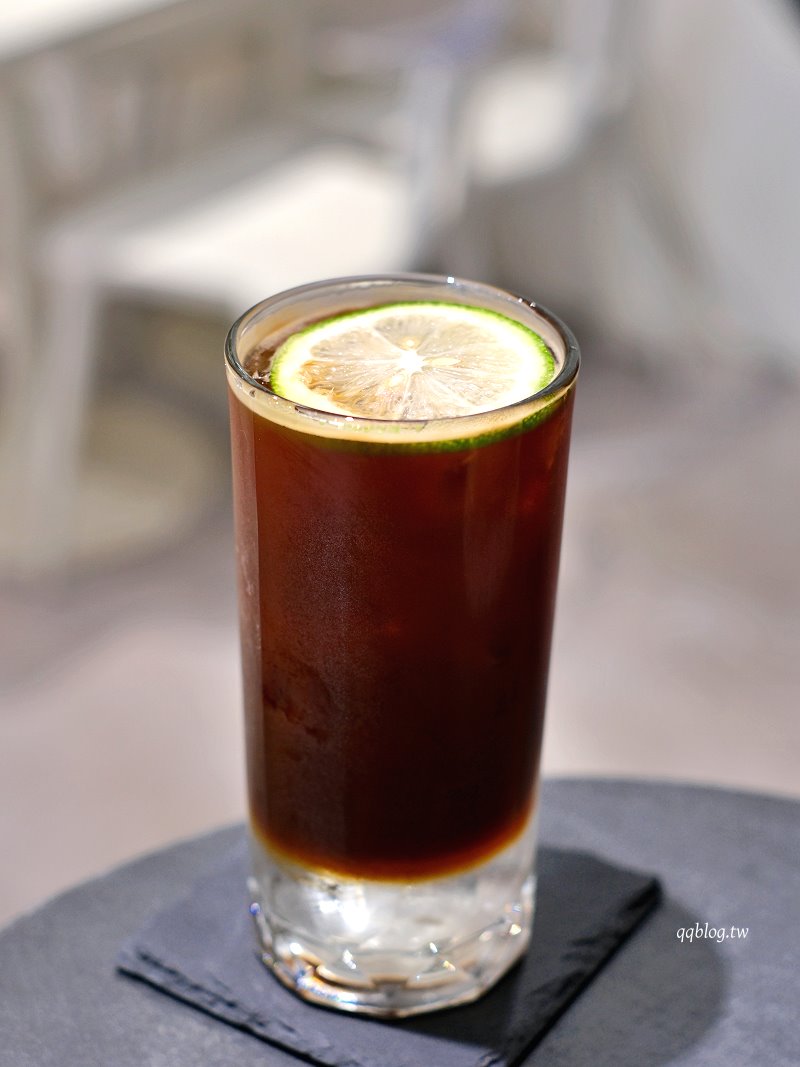 台中大甲︱ME-iN Coffee Roasters 米伊咖啡 ．大甲質感咖啡館，招牌水果千層捲必點 @QQ的懶骨頭