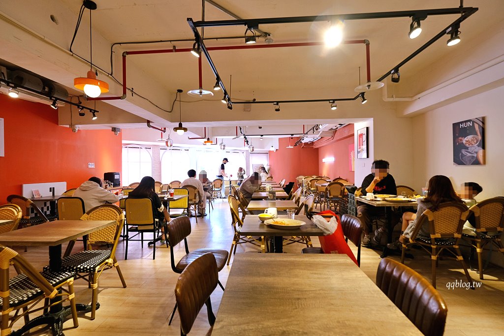 台中北區︱HUN混 一中店．一中商圈老牌義大利麵，用餐時間人潮還是爆滿啊 @QQ的懶骨頭