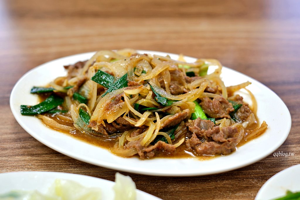 台南中西區︱鴻牛溫體牛肉湯@國華店．現切現沖溫體牛肉，熱炒也不錯 @QQ的懶骨頭