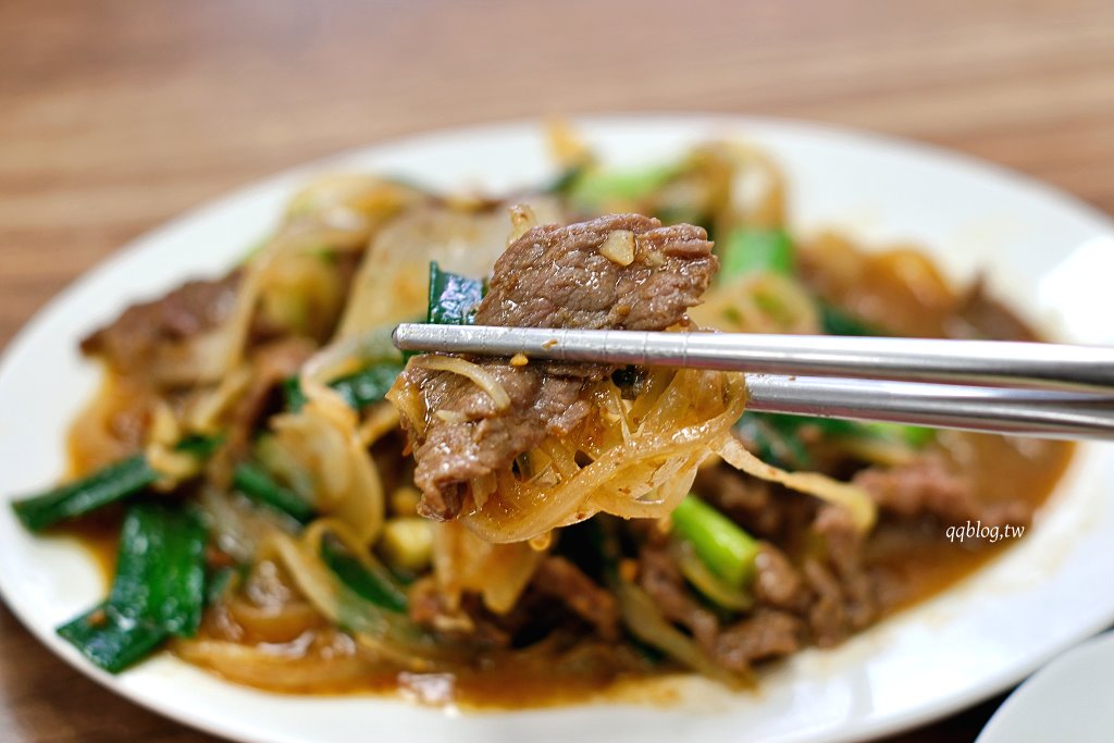 台南中西區︱鴻牛溫體牛肉湯@國華店．現切現沖溫體牛肉，熱炒也不錯 @QQ的懶骨頭