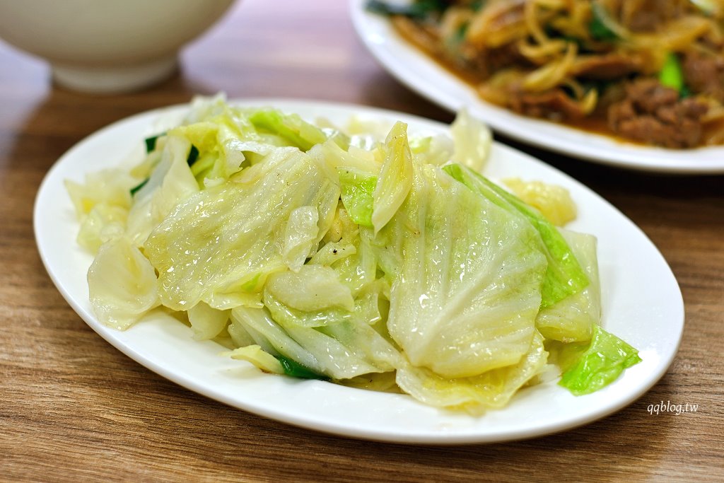 台南中西區︱鴻牛溫體牛肉湯@國華店．現切現沖溫體牛肉，熱炒也不錯 @QQ的懶骨頭