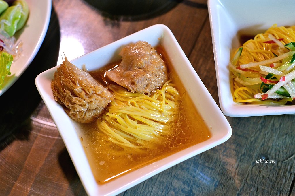 苗栗三義︱卓也小屋渡假園區．春暖花開賞花的季節，療鬱手作花朵移印染，蔬食百匯+下午茶，玩樂一整天 @QQ的懶骨頭