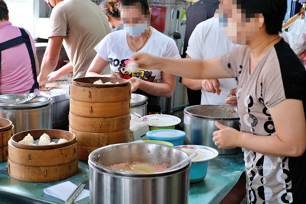 彰化秀水︱一籠湯包(秀水湯包)．現點現包現蒸的超人氣湯包，凌晨4:45開始營業，生意好到爆棚 @QQ的懶骨頭
