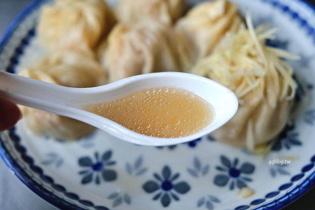 彰化秀水︱一籠湯包(秀水湯包)．現點現包現蒸的超人氣湯包，凌晨4:45開始營業，生意好到爆棚 @QQ的懶骨頭