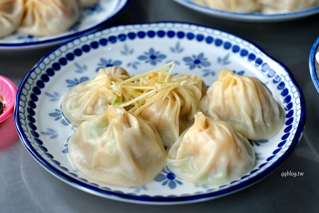 彰化秀水︱一籠湯包(秀水湯包)．現點現包現蒸的超人氣湯包，凌晨4:45開始營業，生意好到爆棚 @QQ的懶骨頭