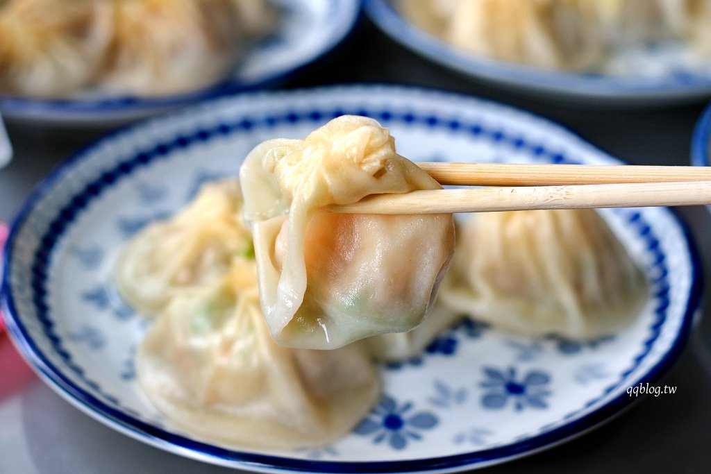 彰化秀水︱一籠湯包(秀水湯包)．現點現包現蒸的超人氣湯包，凌晨4:45開始營業，生意好到爆棚 @QQ的懶骨頭