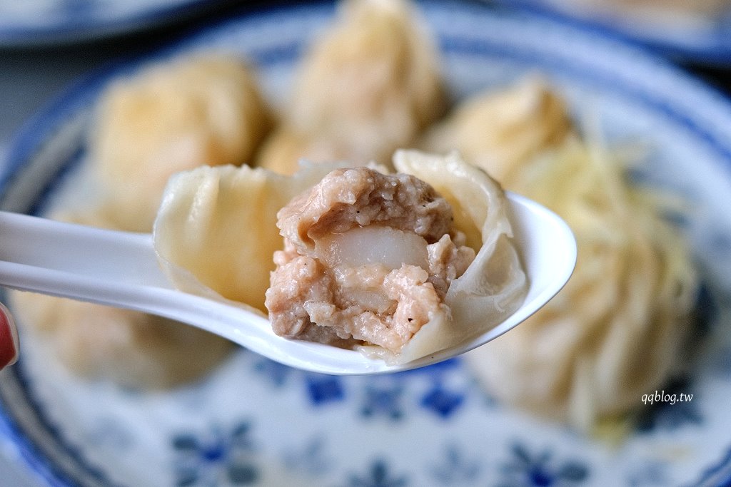彰化秀水︱一籠湯包(秀水湯包)．現點現包現蒸的超人氣湯包，凌晨4:45開始營業，生意好到爆棚 @QQ的懶骨頭