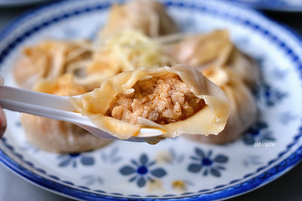 彰化秀水︱一籠湯包(秀水湯包)．現點現包現蒸的超人氣湯包，凌晨4:45開始營業，生意好到爆棚 @QQ的懶骨頭