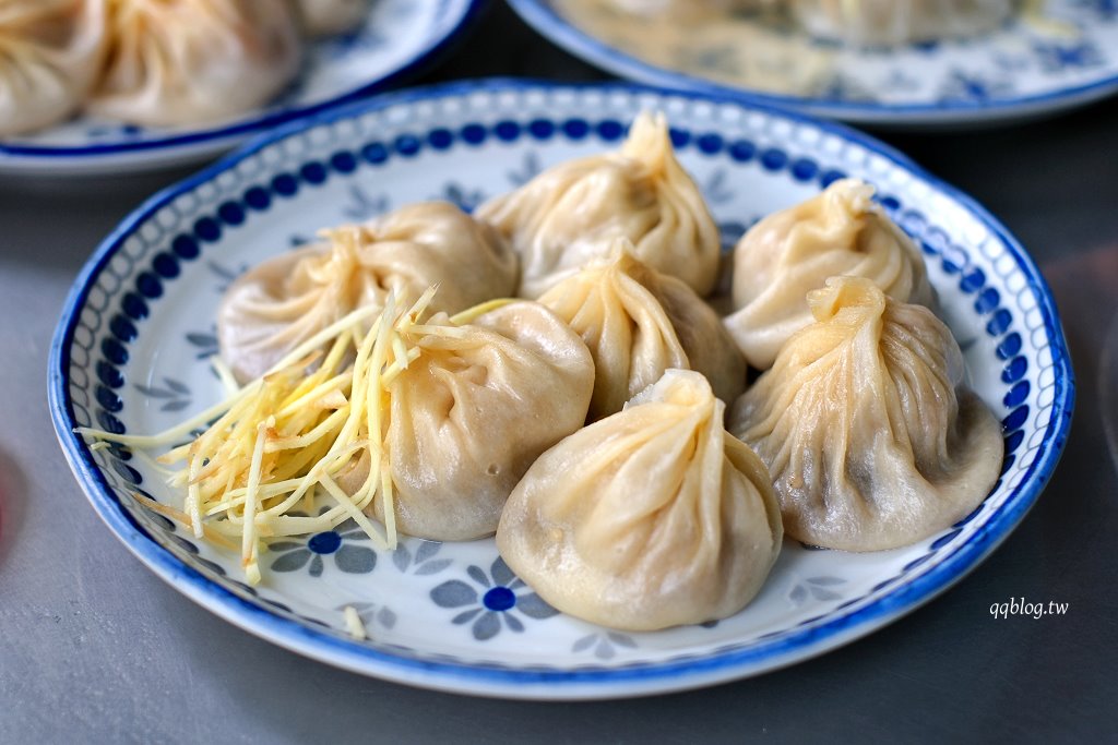 彰化秀水︱一籠湯包(秀水湯包)．現點現包現蒸的超人氣湯包，凌晨4:45開始營業，生意好到爆棚 @QQ的懶骨頭