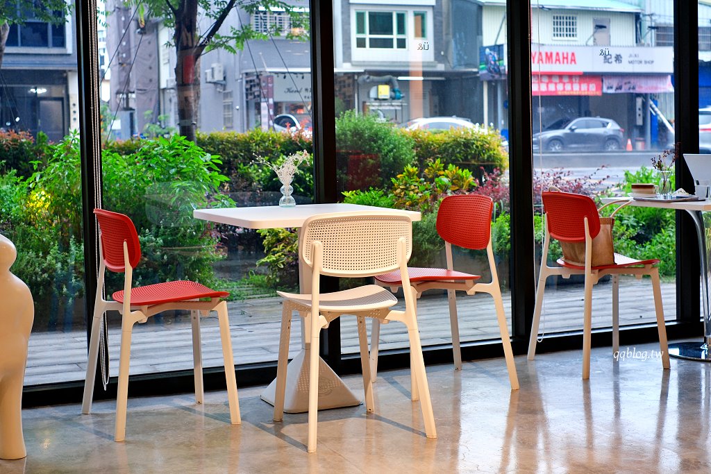 台中烏日︱ne&uuml; & Co. Caf&eacute;．現代極簡風格咖啡館，用餐不限時，咖啡很有水準 @QQ的懶骨頭