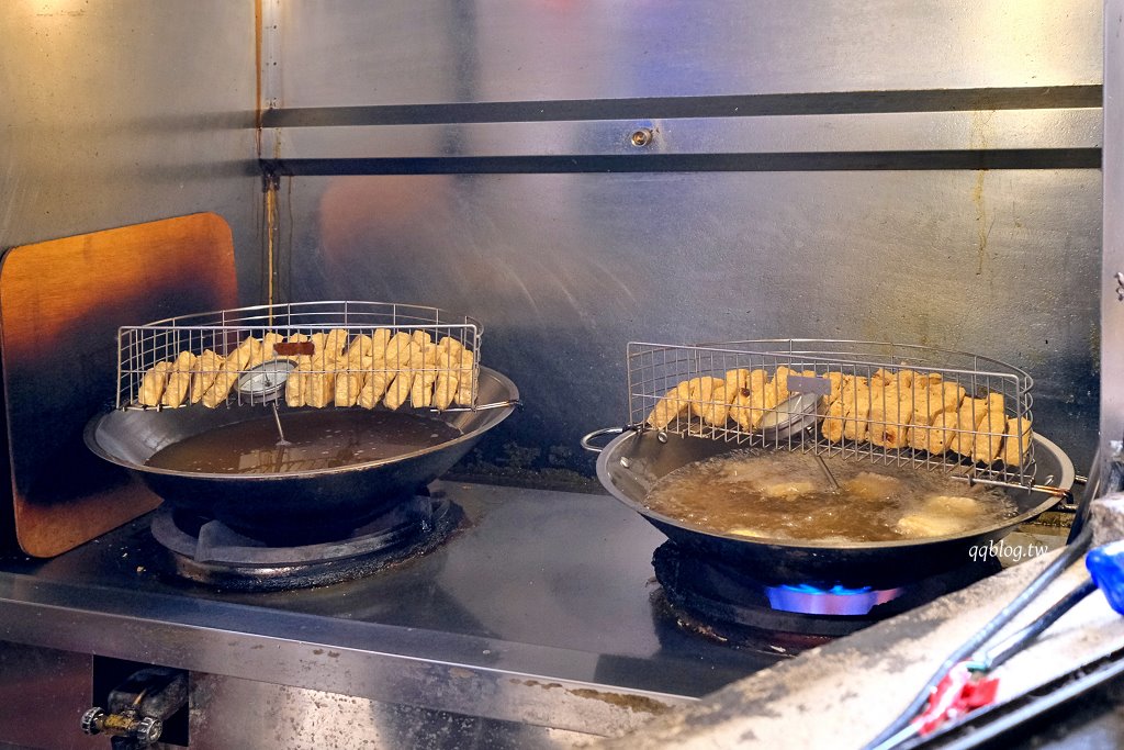 苗栗通霄︱廟口福記臭豆腐．現點現炸香氣四溢銅板美食，葷素皆有 @QQ的懶骨頭