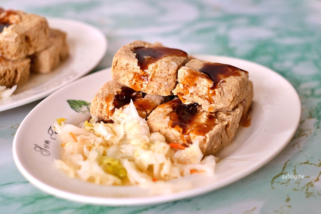 苗栗通霄︱廟口福記臭豆腐．現點現炸香氣四溢銅板美食，葷素皆有 @QQ的懶骨頭