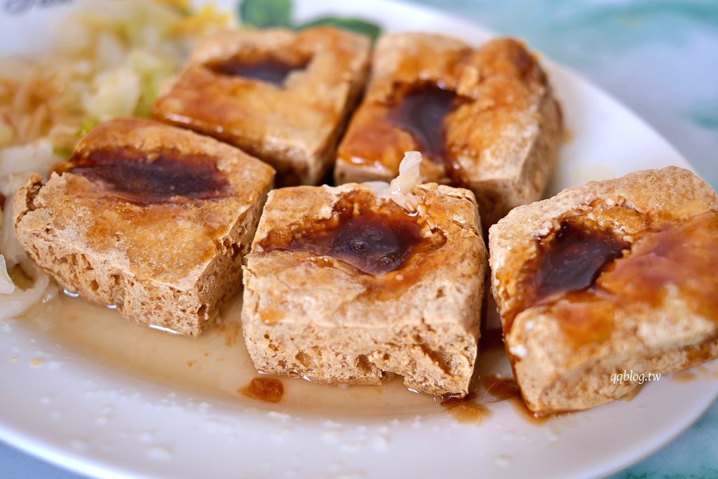 苗栗通霄︱廟口福記臭豆腐．現點現炸香氣四溢銅板美食，葷素皆有 @QQ的懶骨頭