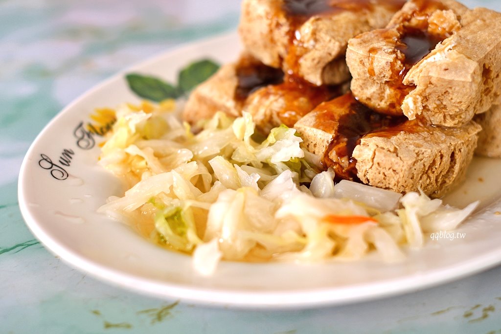 苗栗通霄︱廟口福記臭豆腐．現點現炸香氣四溢銅板美食，葷素皆有 @QQ的懶骨頭