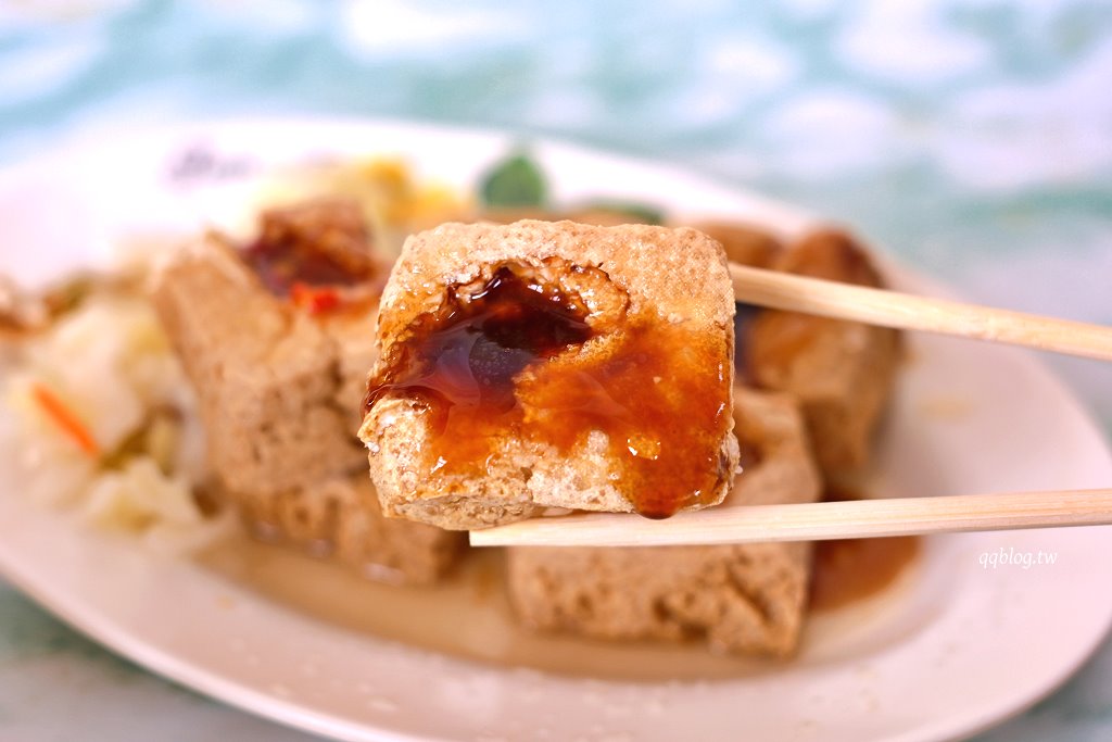 苗栗通霄︱廟口福記臭豆腐．現點現炸香氣四溢銅板美食，葷素皆有 @QQ的懶骨頭